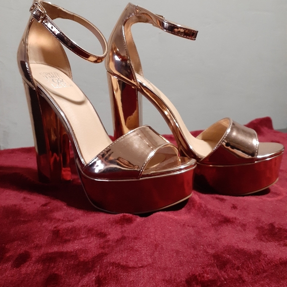 Rose gold high heels - Picture 2 of 2